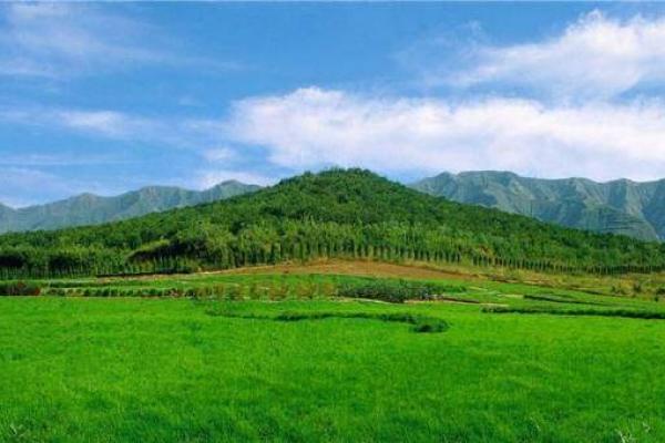 前有明堂，后有靠山！这样的风水宝地千金不换！