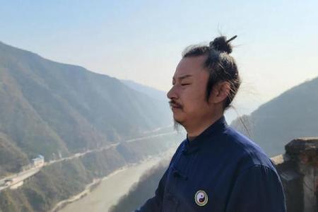种生基一般风水师收多少钱 种风水师收多少钱