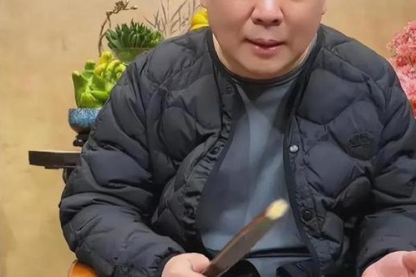浅谈名嘴梁宏达之生辰八字