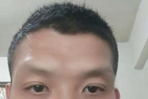 相术算命师：罗圈腿的男人命运如何？