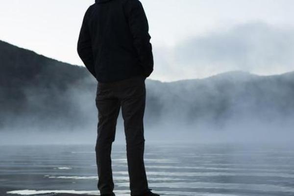 相术算命师：罗圈腿的男人命运如何？